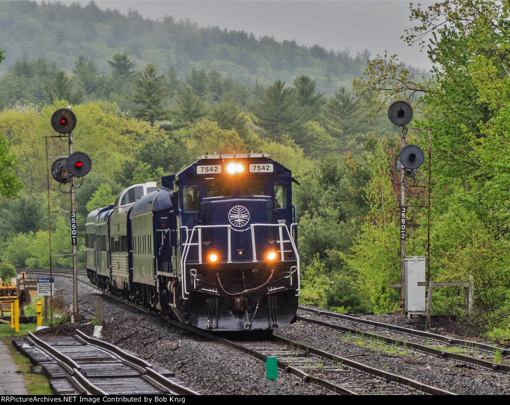 The westbound OCS splits the signals at South Royalston